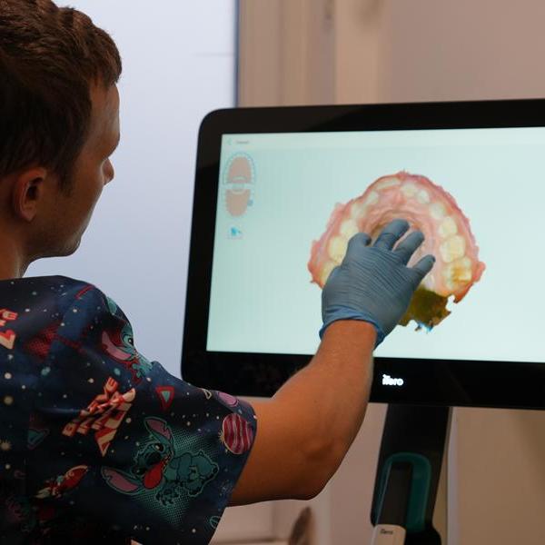 Scan of teeth for mouthguard construction